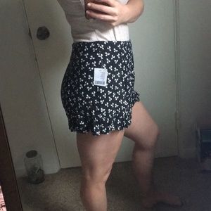 NWT High Waisted Ruffle Shorts